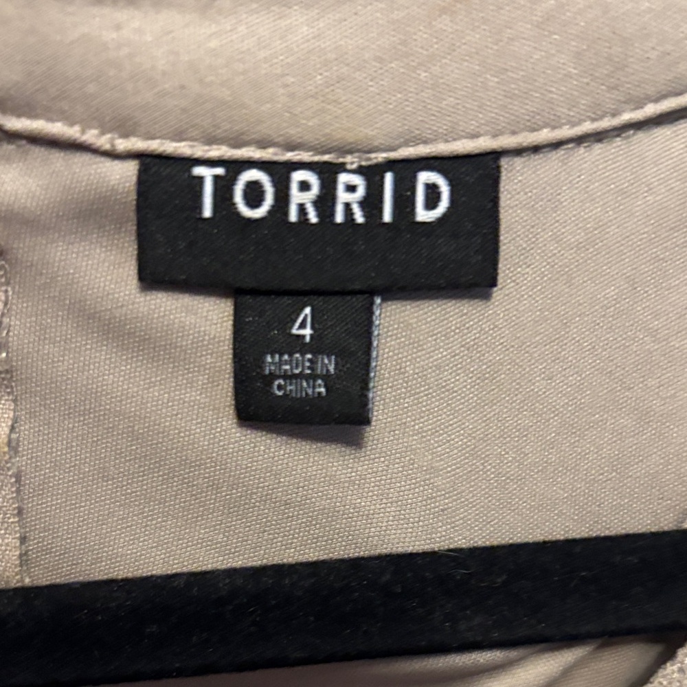 Torrid Cream Lace Sleeveless Top - Picture 5 of 8